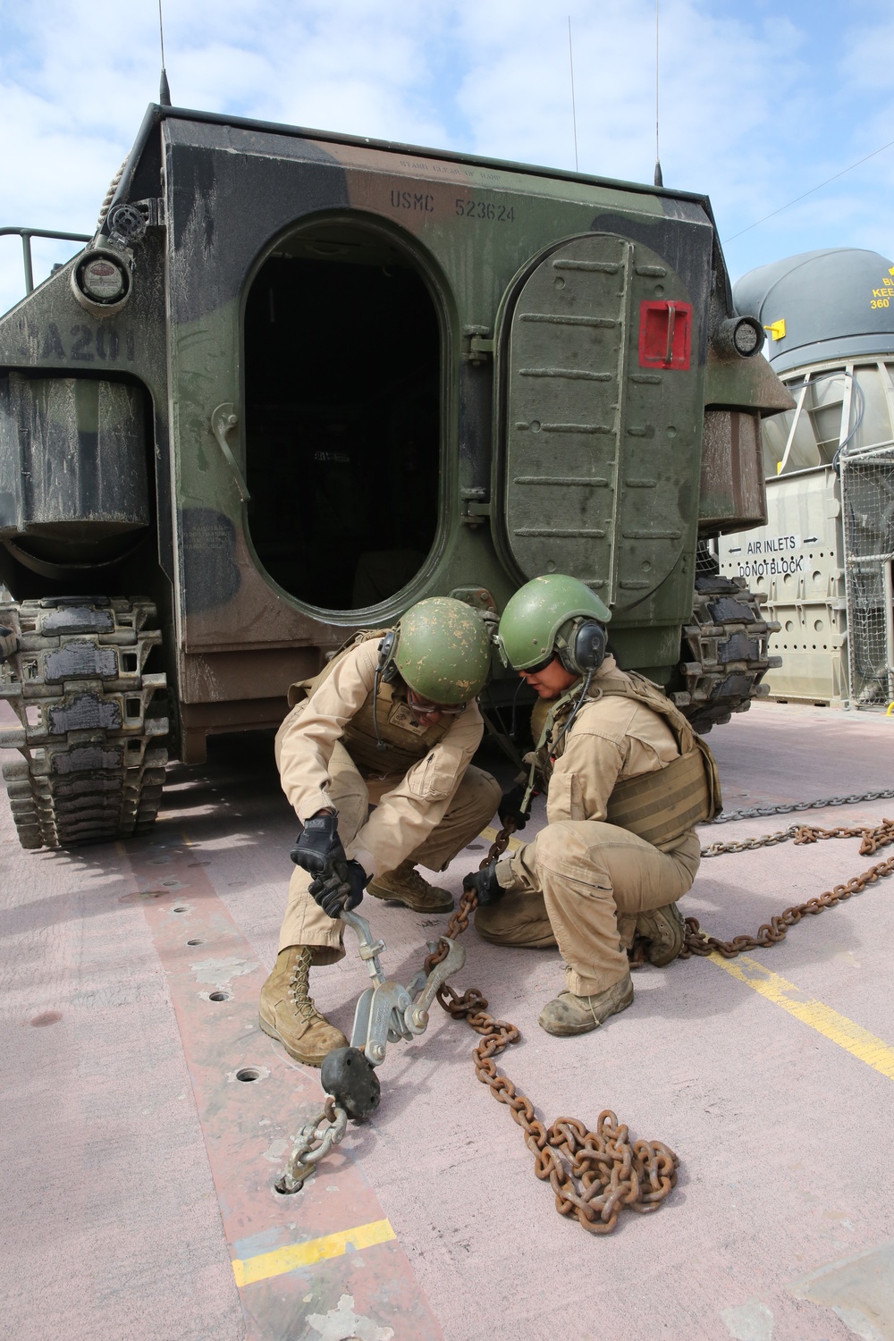 Integrated Task Force AAV Platoon starts waterborne MCOTEA assessment