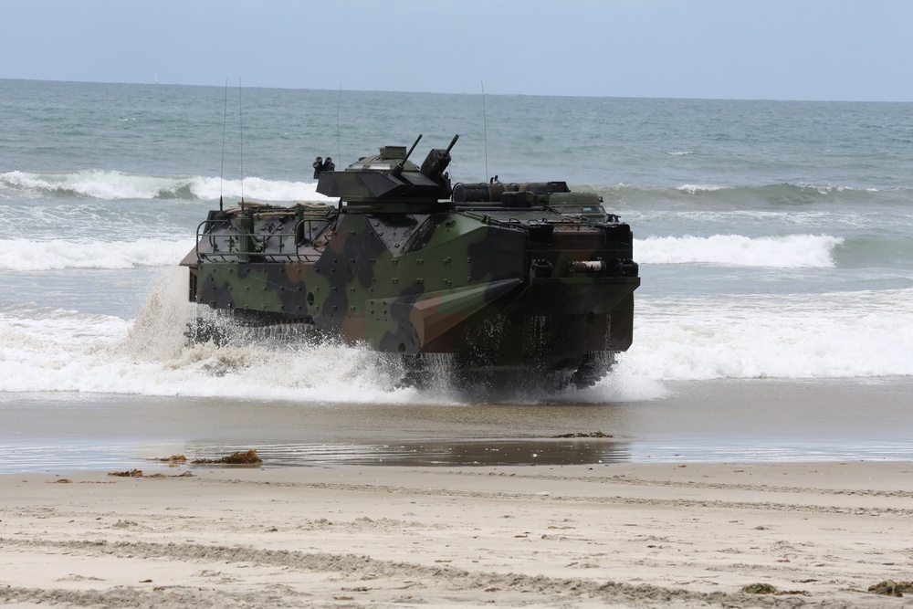 Integrated Task Force AAV Platoon starts waterborne MCOTEA assessment