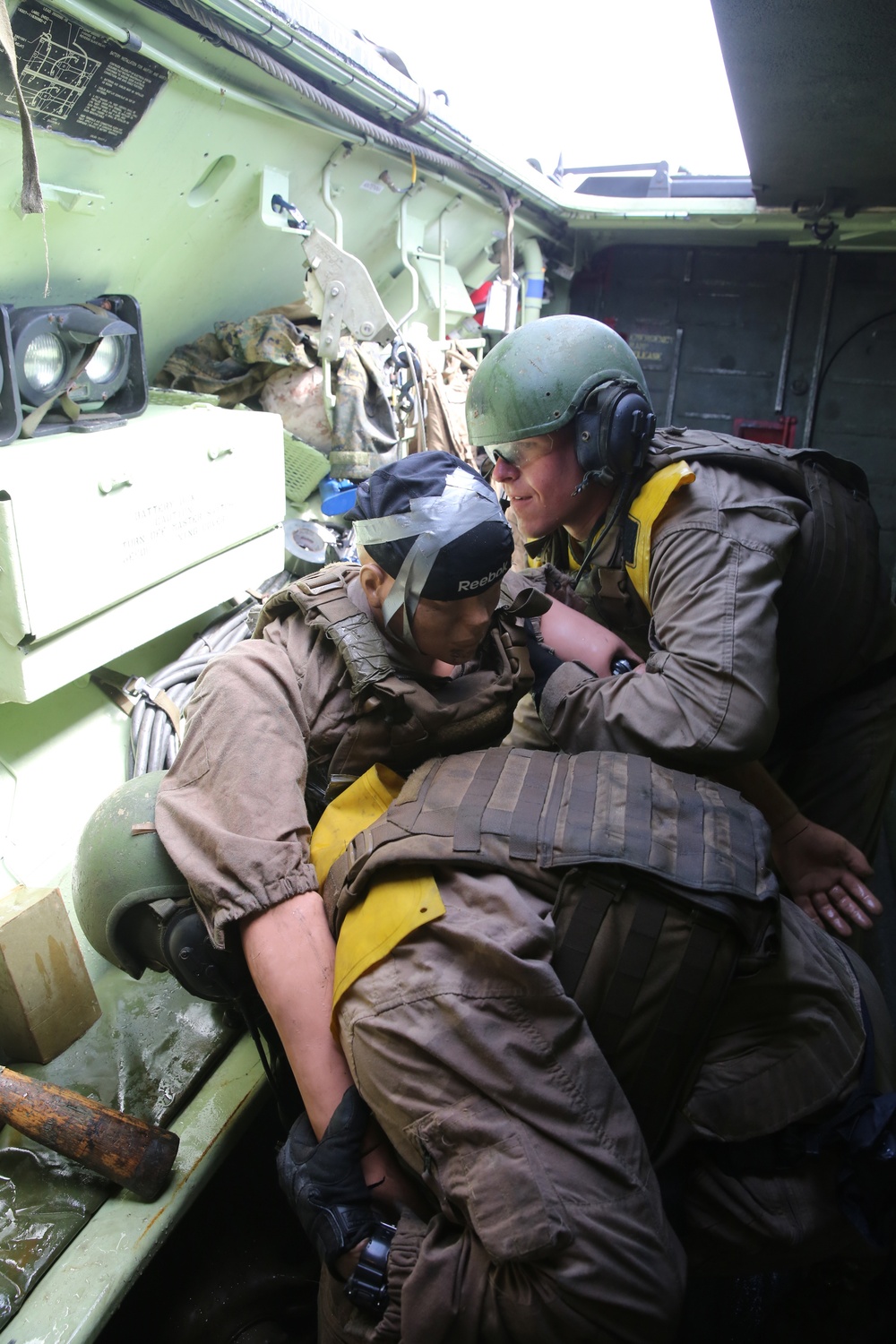 Integrated Task Force AAV Platoon starts waterborne MCOTEA assessment