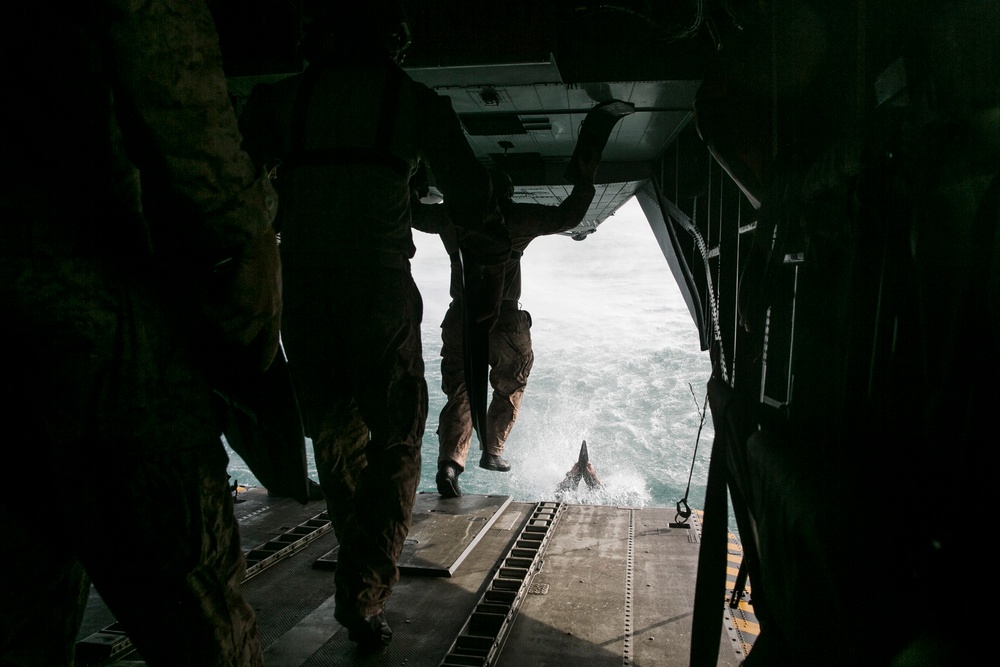 15th MEU Marines practice helocasting in Hawaii