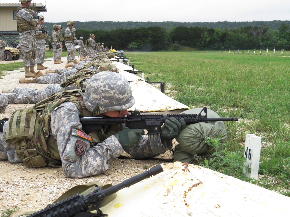 Reservists participate in M4 training for deployment