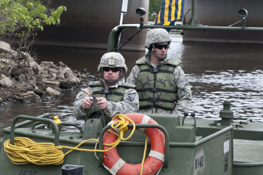 Bridging the Mississippi: Army Reserve bridge companies raft Mississippi during WAREX