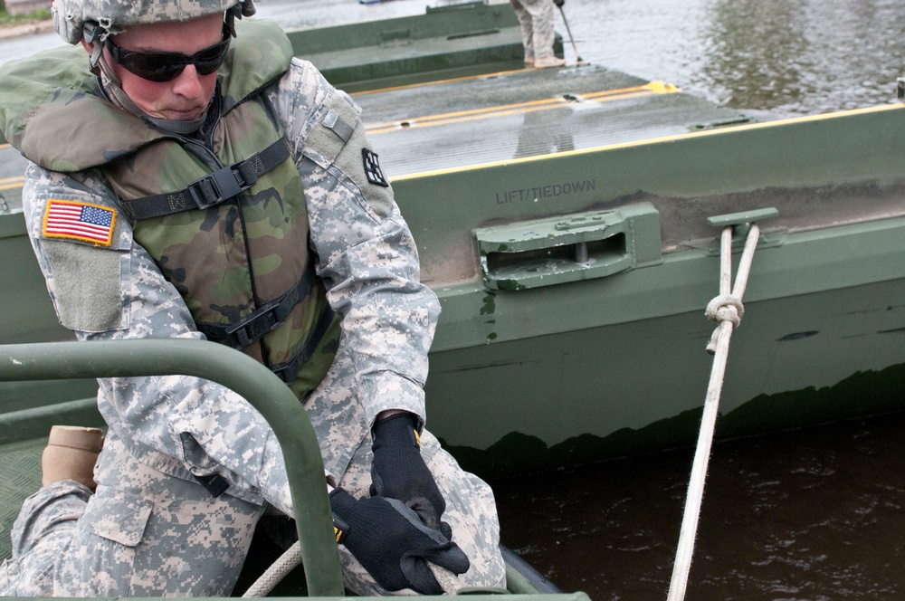 Bridging the Mississippi: Army Reserve bridge companies raft Mississippi during WAREX