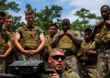 2nd Supply Marines learn about machine guns