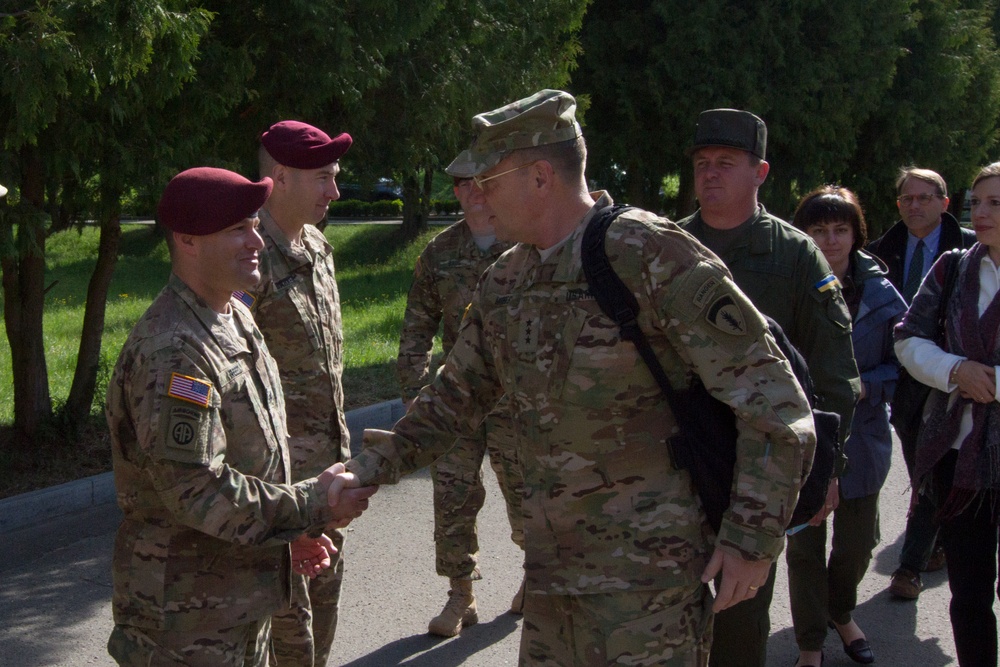 US Army commander visits Fearless Guardian in Ukraine