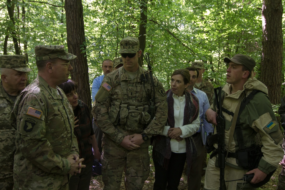 US Army commander visits Fearless Guardian in Ukraine