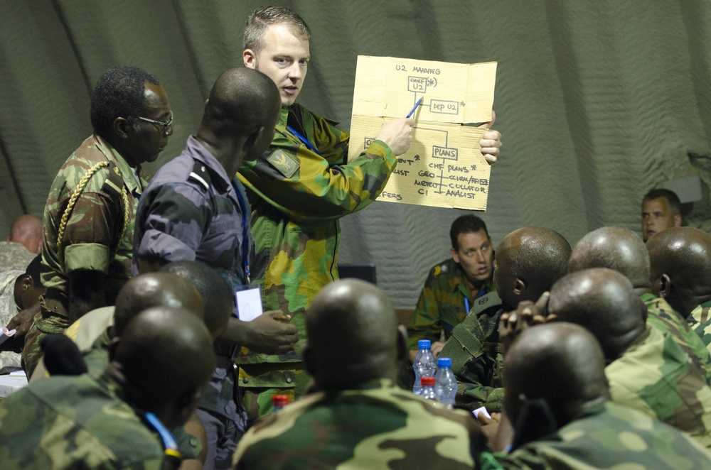 Dutch military mentors central African nations during Central Accord 2015