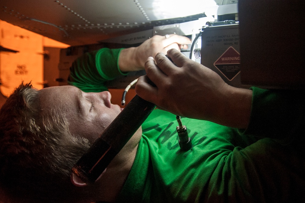 USS George Washington sailor installs radar system