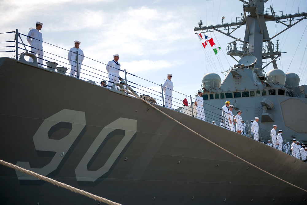 USS Chafee (DDG 90) departs JBPHH for an independent deployment