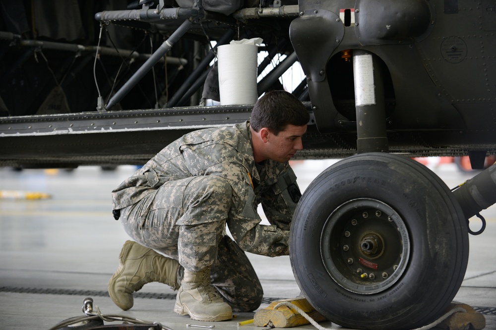 1/52 Soldiers rebuild Black Hawks