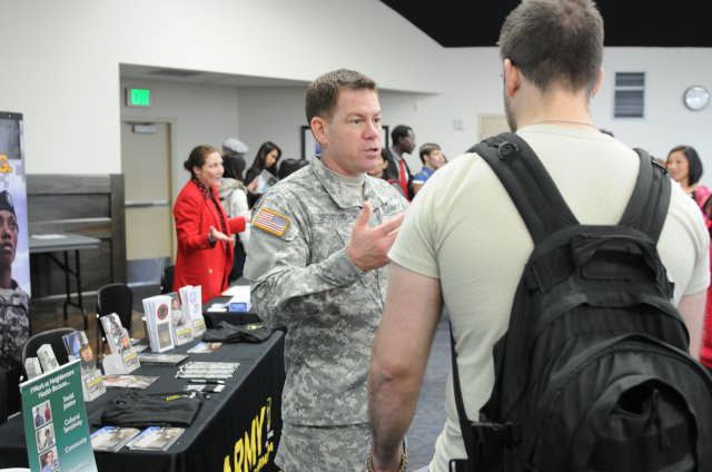 364th ESC meets future Reserve Soldiers at Community College Job Fair