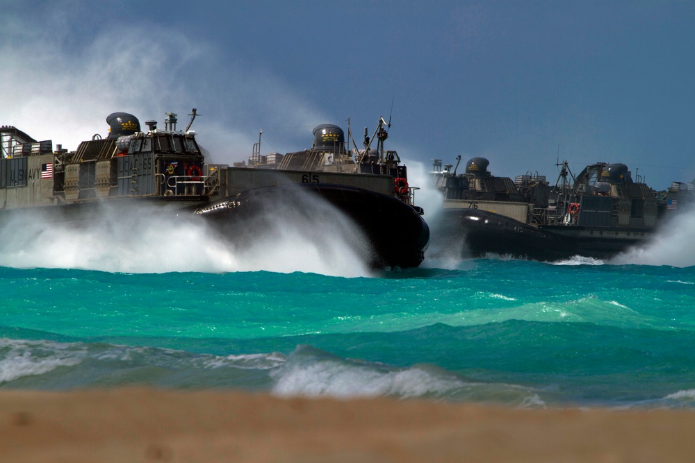 Foreign officers observe U.S. Marine Corps amphibious landing during PALS 2015