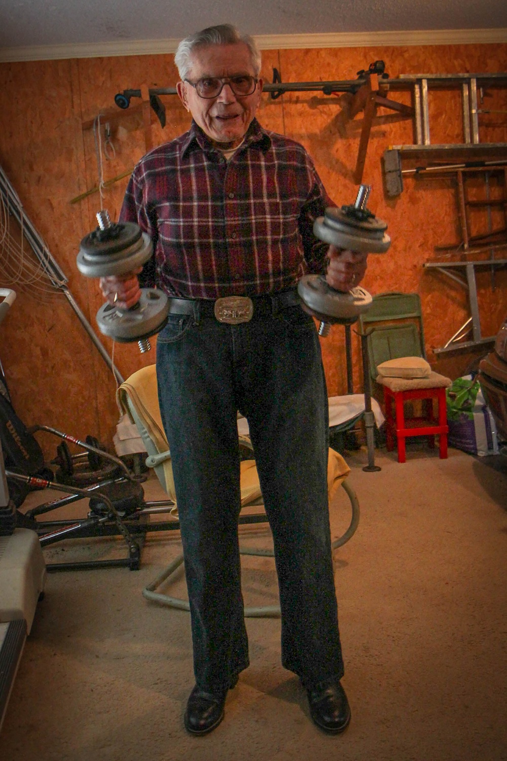 95 year-old WWII vet does curls in his garage