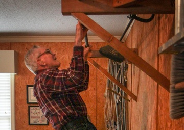Pearl Harbor survivor, 95, does pull-ups in home gym