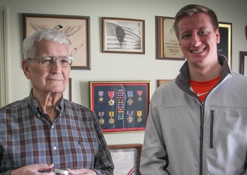 Clemson student rubs elbows with Vietnam hero