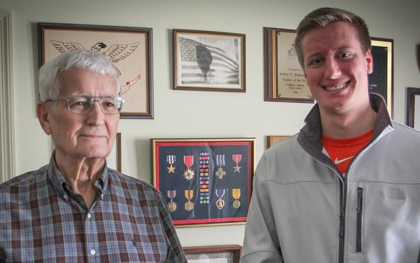 Clemson student rubs elbows with Vietnam hero