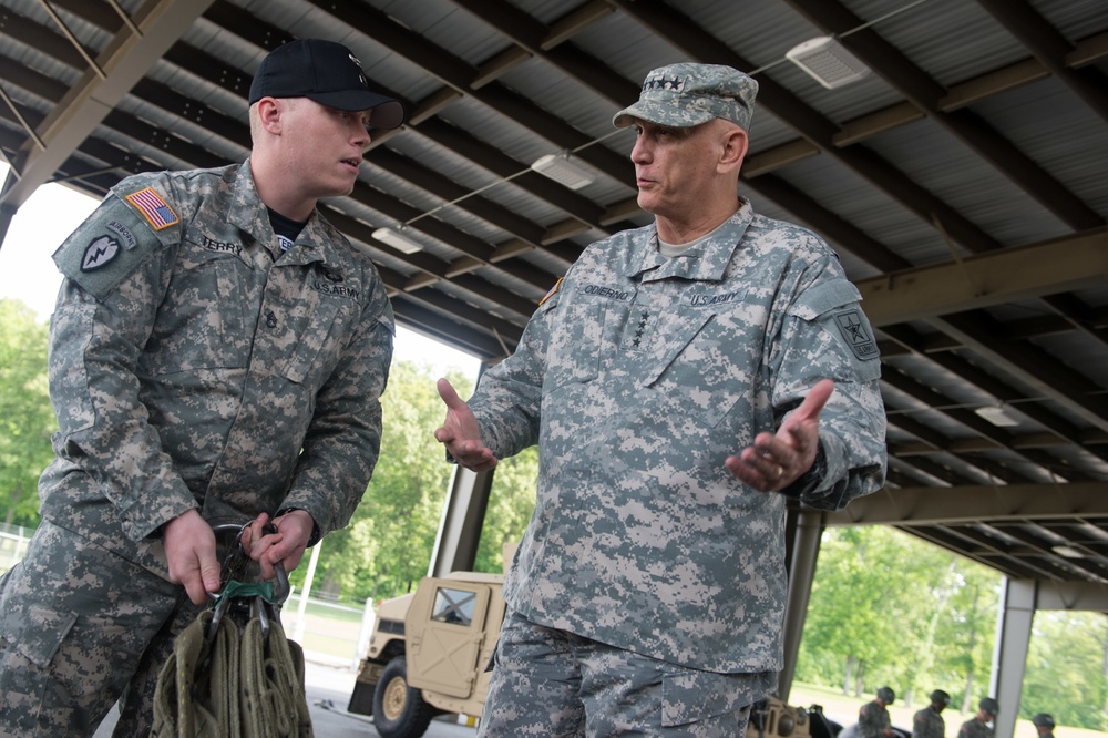 Army Chief of Staff visits Fort Campbell