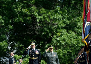 Japan Ground Self-Defense Force Gen. Kiyofumi Iwata visits with US Army Chief of Staff Gen. Ray Odierno