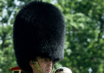 Japan Ground Self-Defense Force Gen. Kiyofumi Iwata visits with US Army Chief of Staff Gen. Ray Odierno