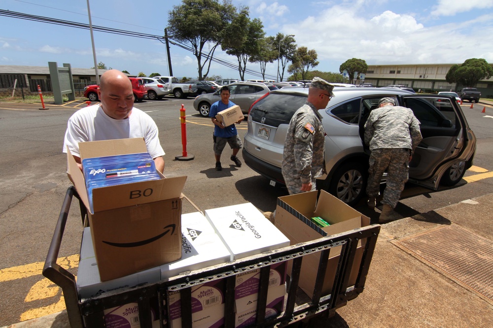 Army leaders donate supplies to local school