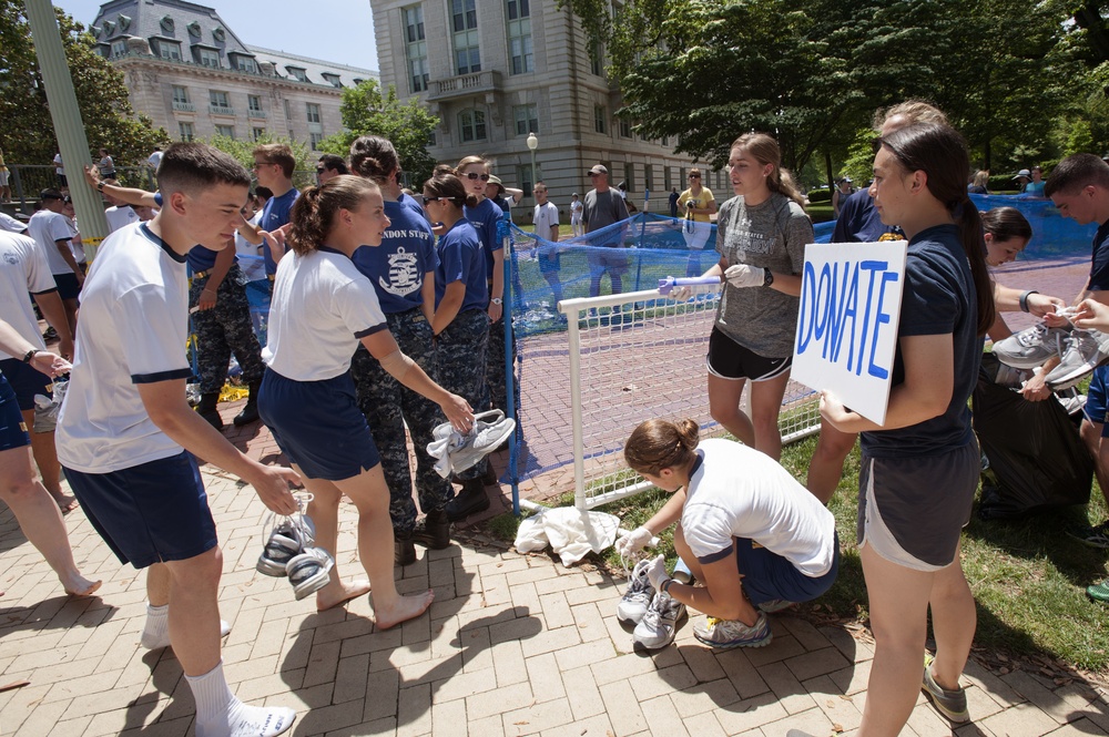 US Naval Academy's Class of 2018 Herndon climb