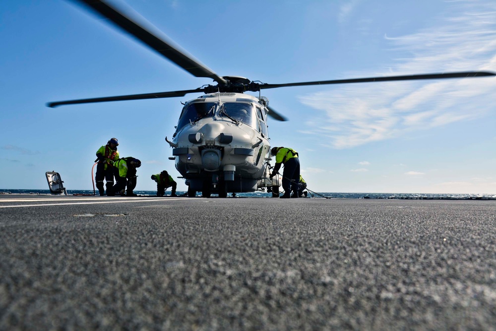 HNLMS Tromp flight operations