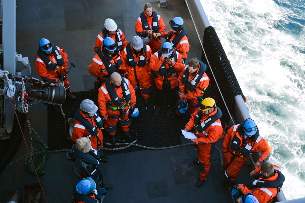 HNLMS Tromp replenishment