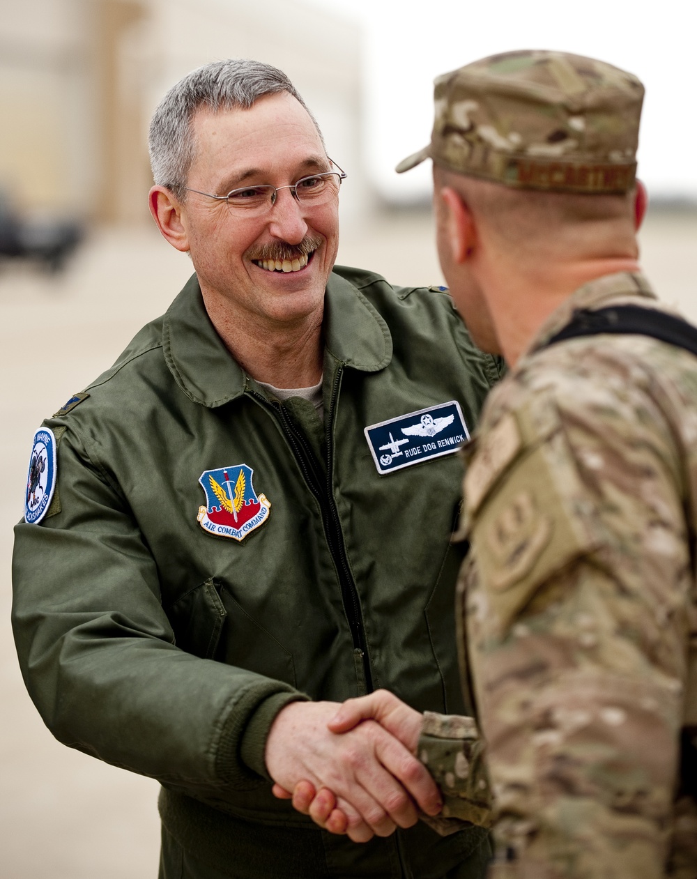 Col. Patrick Renwick welcomes returning deployed Airman