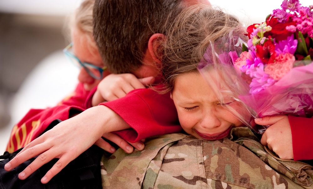 Deployed Airman embraces daughters