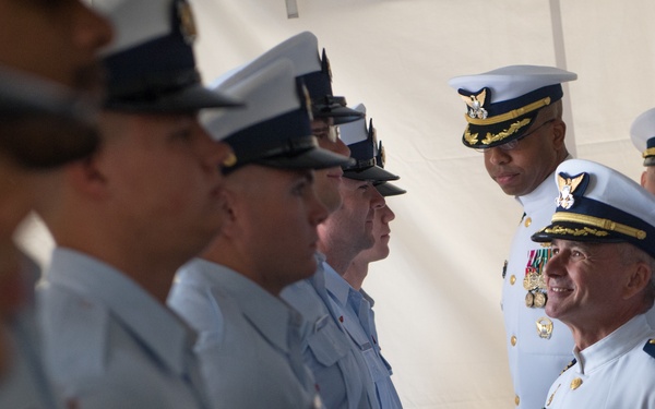 Coast Guard Cutter Vigorous receives new commanding officer