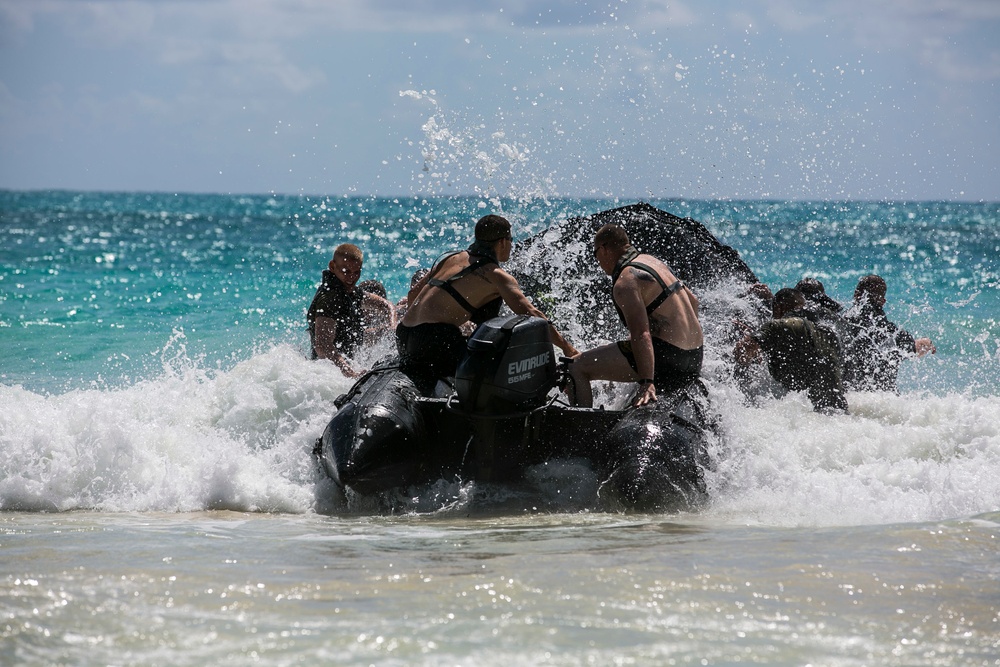 Amphibious Life: 15th MEU Marines practice surf passage procedures