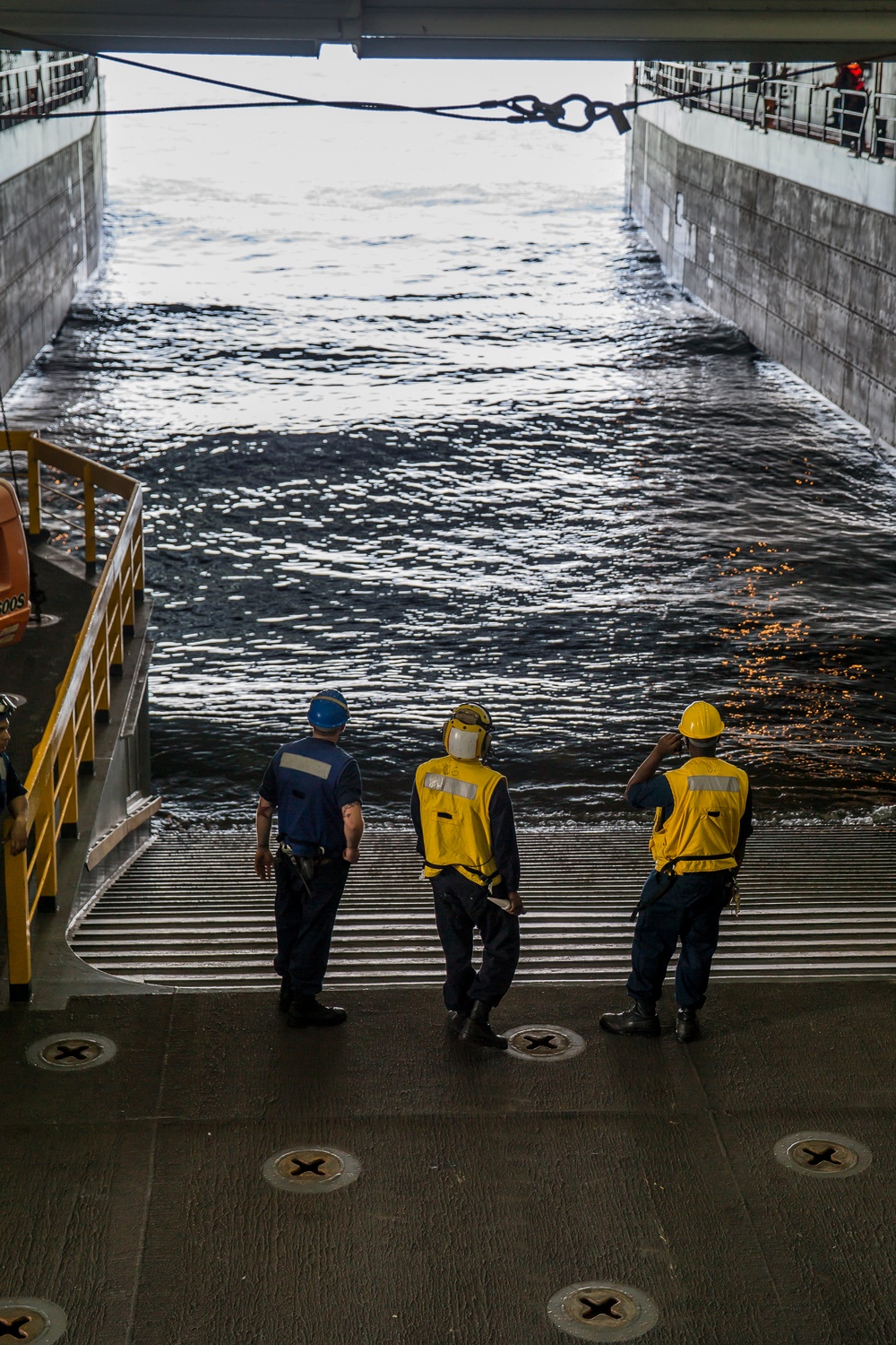 Marines, sailors conduct AAV exercise