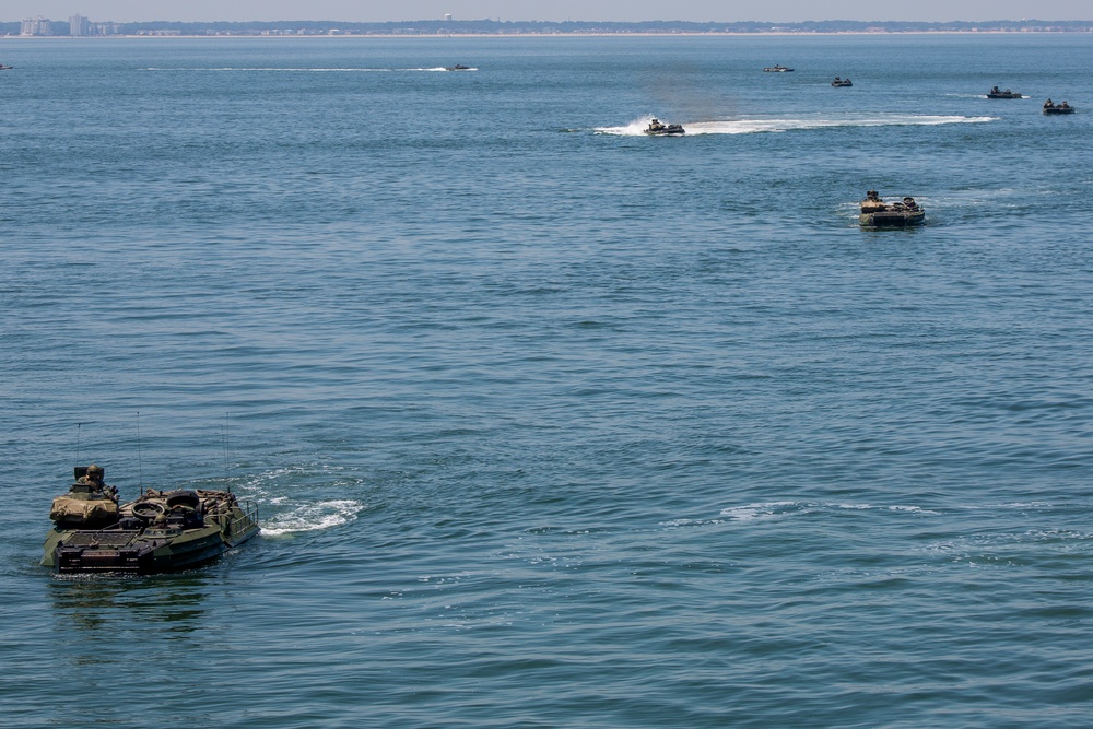 Marines, sailors conduct AAV exercise