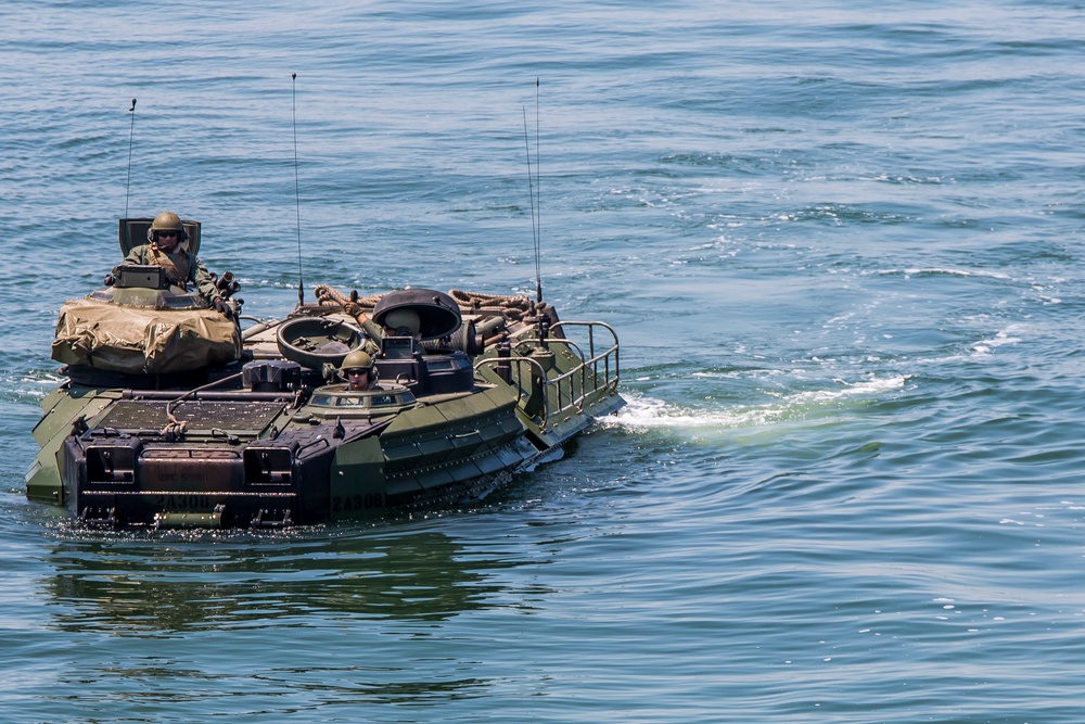 Marines, sailors conduct AAV exercise