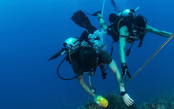 US Navy EOD partners with Republic of Singapore Navy EOD