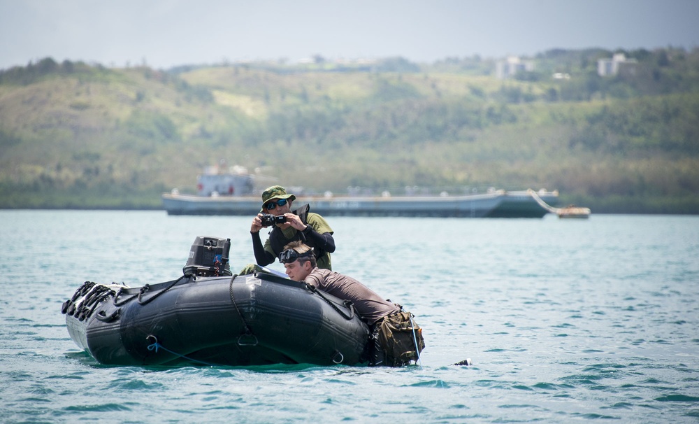 US Navy EOD partners with Republic of Singapore Navy EOD