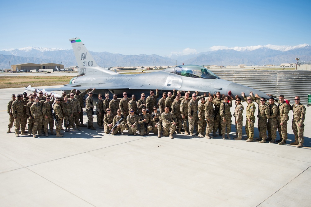 ‘1000s of Hands’ project highlights Vulture Airmen’s contributions