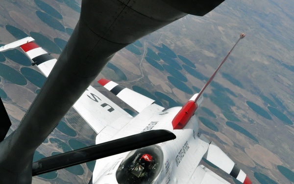 McConnell Reservists keep Thunderbirds flying