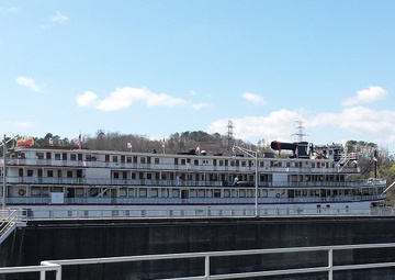 Corps opens up Nickajack Lock to the public