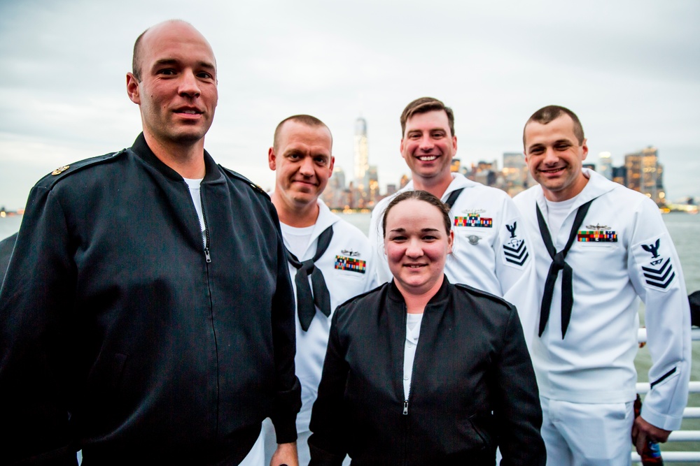 Marines, sailors, Coast Guardsmen join together for Navy League Harbor Cruise