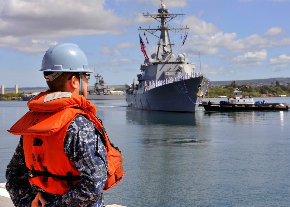 USS Michael Murphy returns