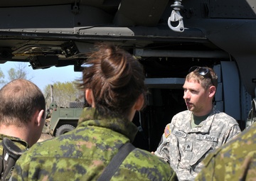 Oregon Army National Guard medevac unit trains with Canadian armed forces during Maple Resolve 2015