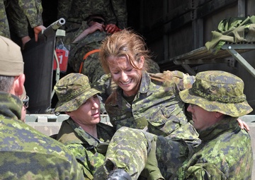 Oregon Army National Guard medevac unit trains with Canadian armed forces during Maple Resolve 2015