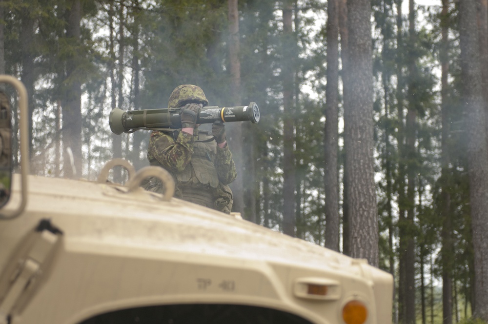 Estonian Defense Force Soldier fires US weapon