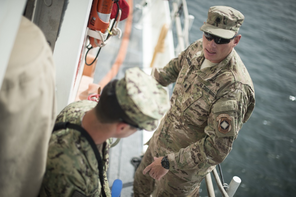 Sailors and Coastguardsmen practice VBSS