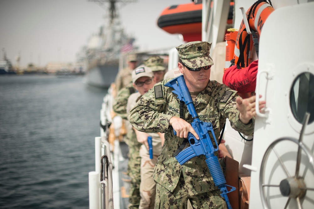 Sailors and Coastguardsmen practice VBSS