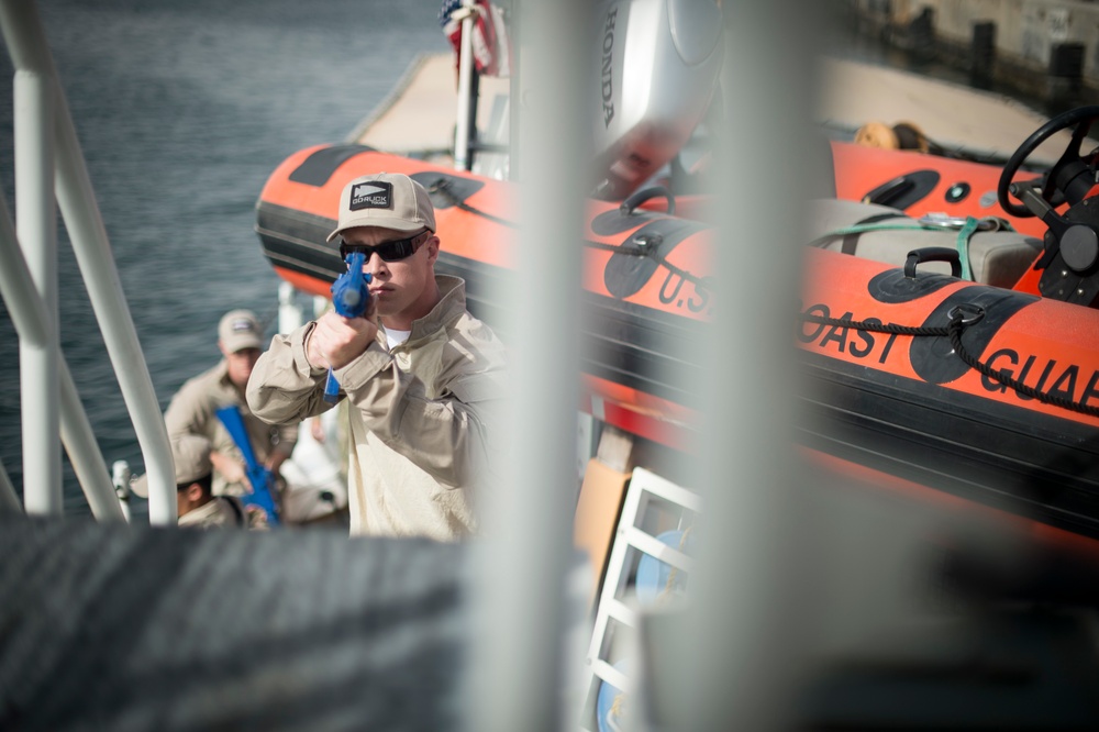 Sailors and Coastguardsmen practice VBSS