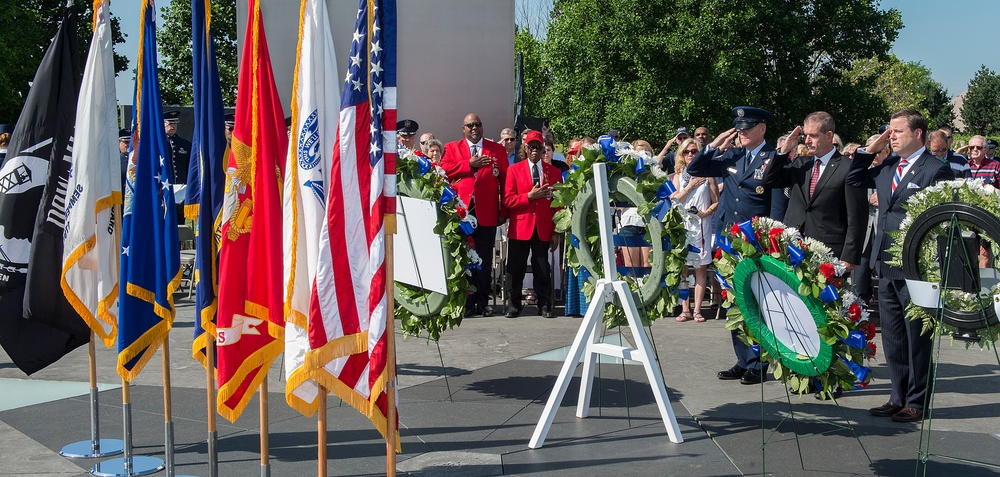 Dvids News Cmsaf Cody Honors Fallen At Memorial Day Wreath Laying