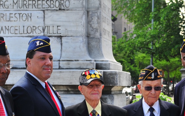 SECNAV observes, honors Memorial Day at Soldiers’ and Sailors’ Monument ceremony