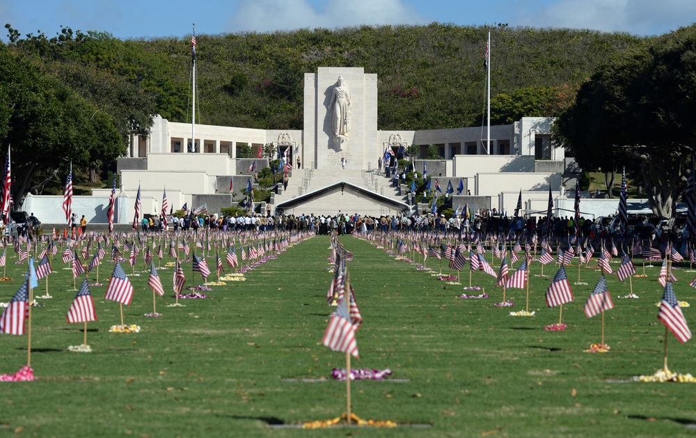 Hawaii service members honor Memorial Day